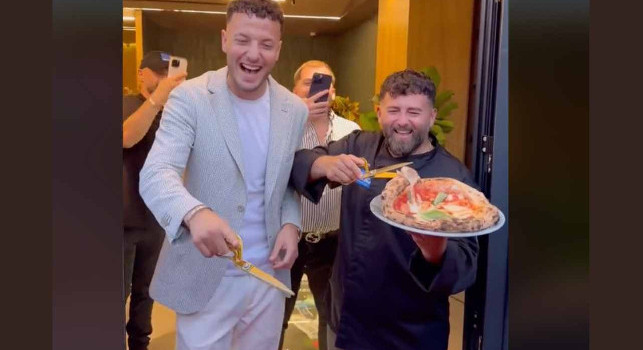 Rrahmani inaugura la nuova pizzeria di Capuano a Pristina in Kosovo | VIDEO