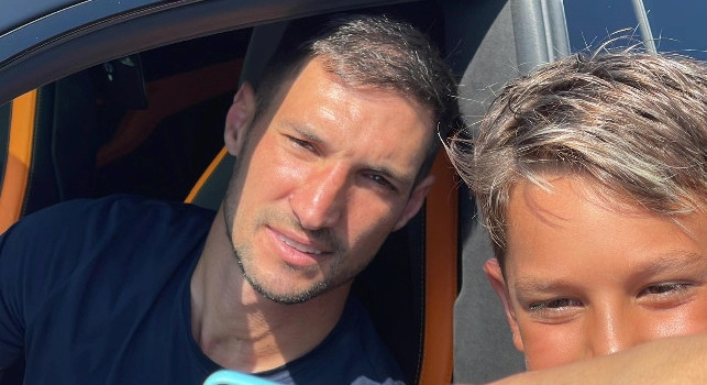 Matteo, meritavi l'Europeo! Siparietto Politano-tifosi a Castel Volturno: la reazione | VIDEO CN24
