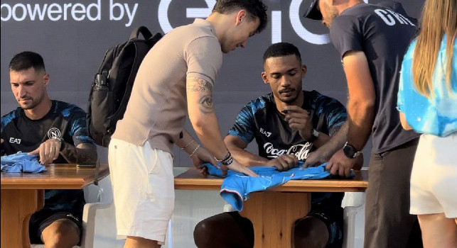 Juan Jesus e Politano i primi della nuova sessione di autografi, svelata la modalità: chance per soli 70 tifosi | FOTO CN24