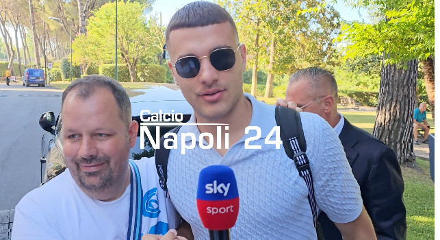Buongiorno a Villa Stuart: grande disponibilità e foto con i tifosi del Napoli presenti | VIDEO CN24