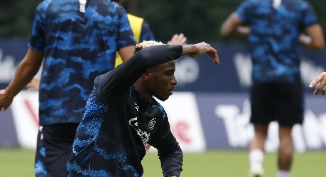 Osimhen striglia Ngonge durante la partitella: il motivo