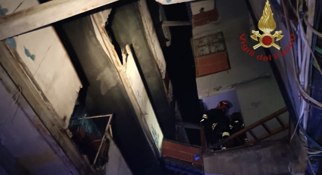 Napoli, crollo nelle Vele a Scampia, due morti e 13 feriti: il racconto