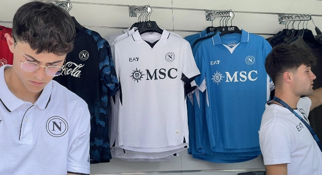 Seconda maglia Napoli 24/25, subito in vendita allo store del Patini a Castel di Sangro | FOTO CN24