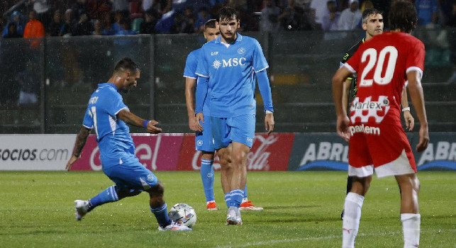 Napoli-Girona 0-2 (23' Van de Beek, 83' Villa), dormita difensiva azzurra e raddoppio di Villa | DIRETTA VIDEO
