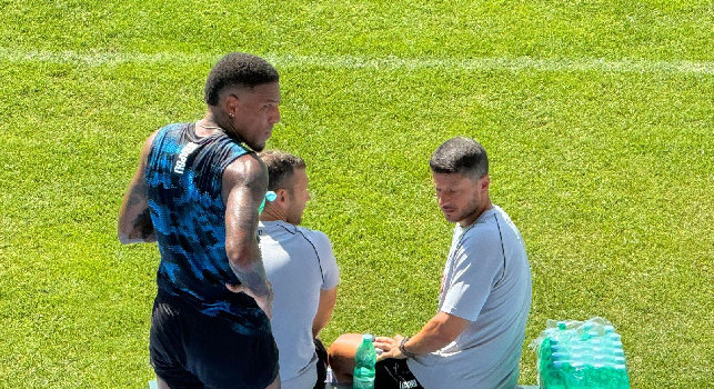 Ritiro Napoli, Folorunsho non partecipa alla seduta: addio vicino e indizio di mercato? | FOTO