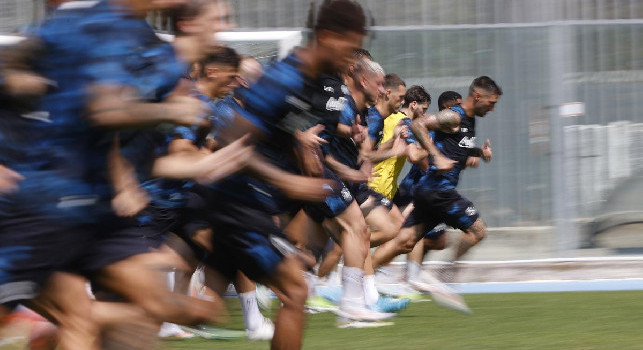 Conte e lo staff martellano la squadra, la doppia novità a bordocampo: le emozioni mattutine a Castel di Sangro | FOTOGALLERY