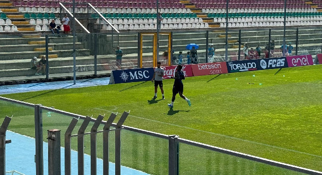 Ritiro Napoli Castel di Sangro: Folorunsho si allena a parte, Cajuste negli spogliatoi | FOTO