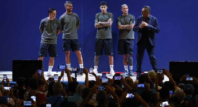 SSC Napoli, 4 giocatori incontrano i tifosi a Castel di Sangro! Ma l'evento dura pochissimo | VIDEO