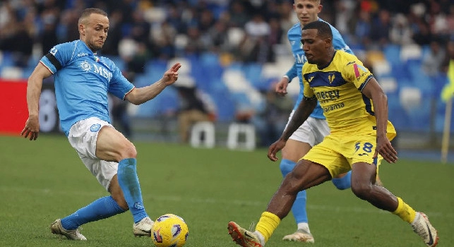 Il Napoli valuta l'affare Tchatchoua dal Verona: il prezzo