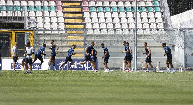 Ritiro Napoli a Castel di Sangro: in campo Osimhen, 'salto triplo' anche per lui! Conte e Stellini 'allenano' fase offensiva e difensiva | DIRETTA VIDEO