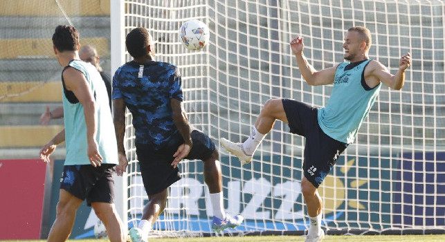 Il ritorno di ADL, lo stretching di Kvaratskhelia, il gesto di Conte: l'ultimo allenamento open a Castel di Sangro | FOTOGALLERY