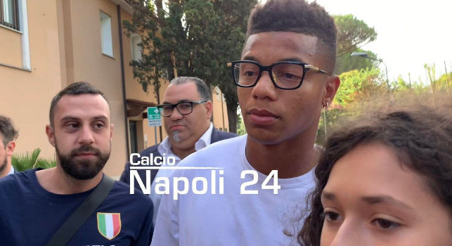 David Neres a Villa Stuart: le immagini dell'arrivo per le visite mediche | VIDEO CN24