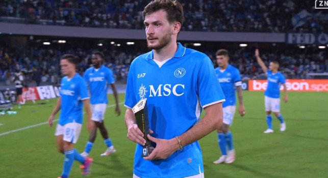 Napoli-Bologna 3-0, Kvaratskhelia migliore in campo | FOTO