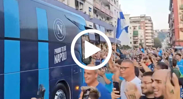 Napoli-Parma, guardate che entusiasmo! Pre-partita infuocato al Maradona | VIDEO