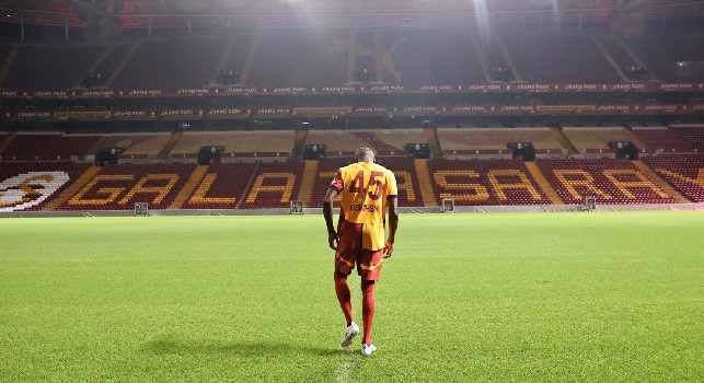 Perchè il Galatasaray pagherà 6mln a Osimhen (e il Napoli <i>ha già</i> messo una quota, anzi due)