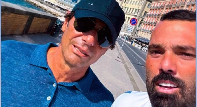 Conte in incognito sul lungomare, il mister si gode Napoli nel giorno di riposo | FOTO