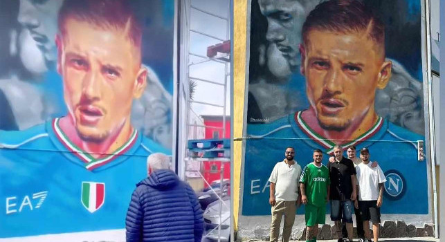 Il fratello di Mazzocchi fa visita al nuovo spettacolare murale per l'azzurro | VIDEO
