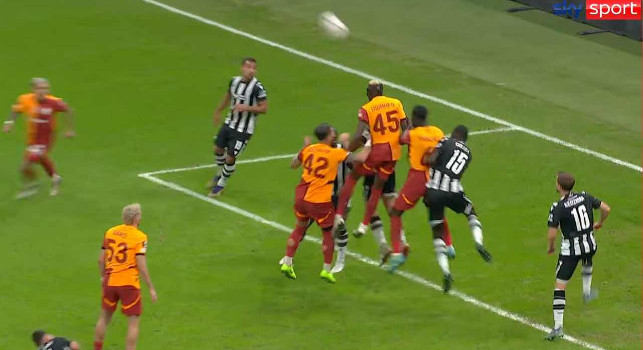 Galatasaray-PAOK, Osimhen provoca l’autogol e fa assist sul 3-1 | VIDEO