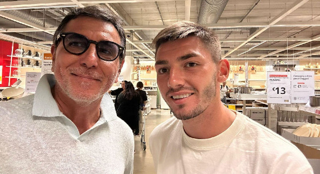 Pomeriggio da Ikea per Gilmour dopo la vittoria contro il Palermo | FOTO