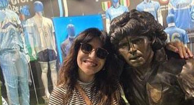 Sorpresa al Murales Maradona e al Museo Vignati: spuntano Dalma e Giannina Maradona! | FOTO