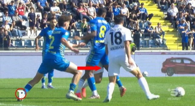 Moviola Empoli-Napoli, Cesari: Ecco perché l'arbitro Abisso dà rigore | FOTO