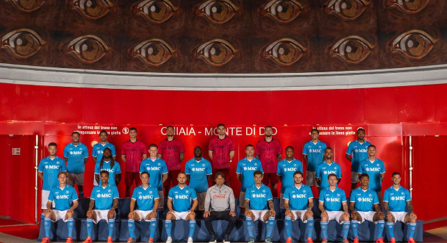 SSC Napoli sceglie la fermata Chiaia della metro come location per la foto ufficiale della rosa | FOTO