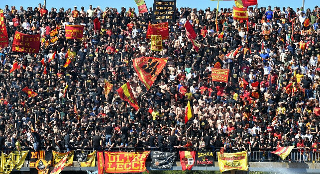 Repubblica - Tra ultras Lecce e Conte rapporti tesi: non gli hanno perdonato tre cose. Ci fu anche un tentativo di aggressione