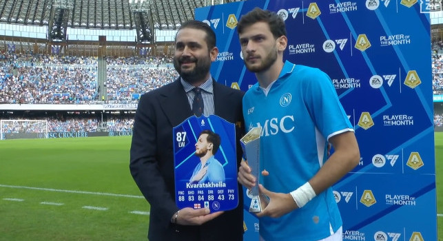 Kvaratskhelia MVP di settembre: il georgiano premiato prima di Napoli-Lecce | FOTO