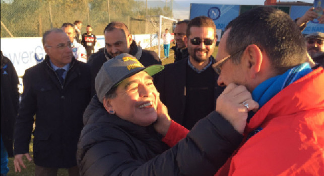 L'allenamento finisce qui, è arrivato dio!, il retroscena su Sarri-Maradona a Castel Volturno