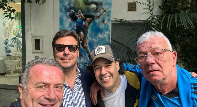 Da sinistra l'ex avvocato di Diego Armando Maradona, Angelo Pisani, il dottore commercialista e professore di diritto tributario Ezio Stellato della Factory Tax, l'artista Juan Pablo Gimenez Chec e il