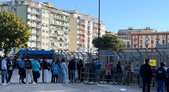 Verso Napoli-Atalanta, ecco l'attuale situazione all'esterno del Maradona | VIDEO CN24