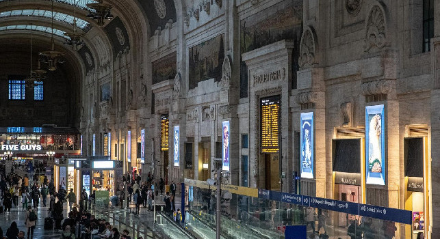 Un azzurro beccato oggi alla stazione di Milano: il motivo | FOTO