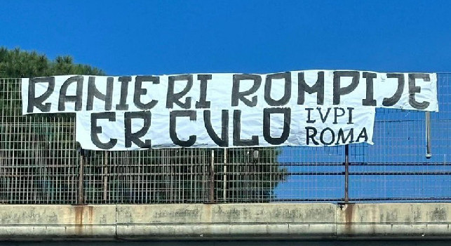 Striscione a Roma, arriva Ranieri ma il clima resta teso tra tifosi e squadra | FOTO