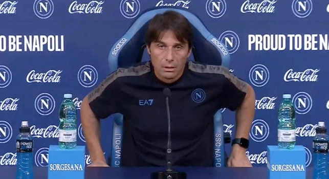 Conte in conferenza: Mercato? Vediamo cosa accade, tutti bravi a dire che manca qualcosa! Fatti gli stessi punti dello scorso campionato, ma altri dicono che siamo difesa e contropiede. Mediaticamente altri pi&ugrave; profumati e belli di noi