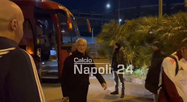 Roma arrivata a Napoli, hotel blindatissimo: sentite cosa urla un tifoso a Ranieri! | VIDEO ESCLUSIVO