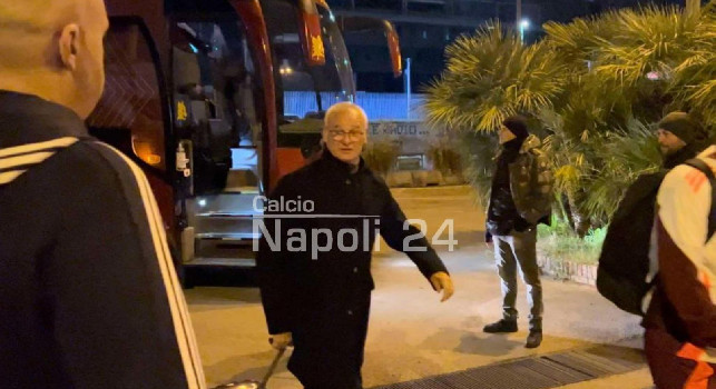 Roma arrivata a Napoli, hotel blindatissimo: sentite cosa urla un tifoso a Ranieri! | VIDEO ESCLUSIVO