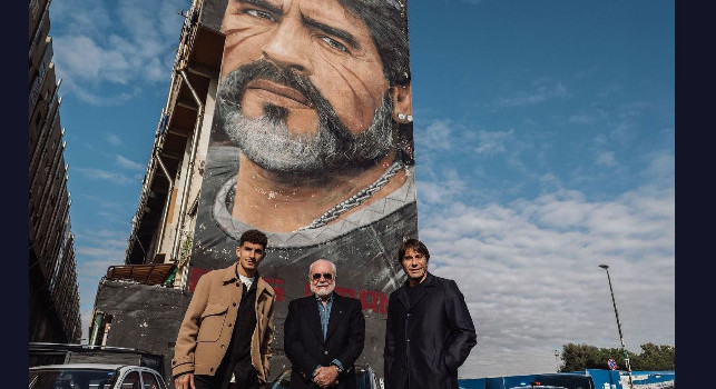 Omaggio a Maradona: ADL, Conte e Di Lorenzo anche al murale di San Giovanni | FOTO