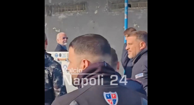 De Laurentiis al murale di Maradona a San Giovanni: sentite cosa gli urla un tifoso | VIDEO