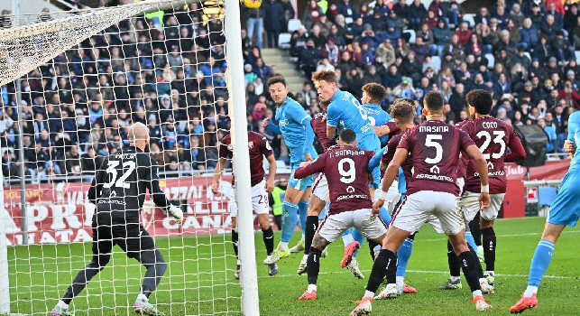 Un azzurro ieri ha giocato da mediano di inserimento, come Zielinski ma con una diversa carrozzeria