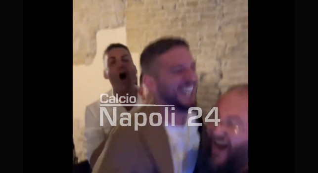 Napoli torna campione.... Mertens show, scatenato alla festa dell'amico a Napoli | VIDEO