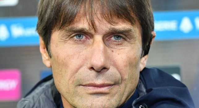 Calciomercato Napoli, tante offerte per un azzurro ma c'è il veto di Conte alla cessione: il nome