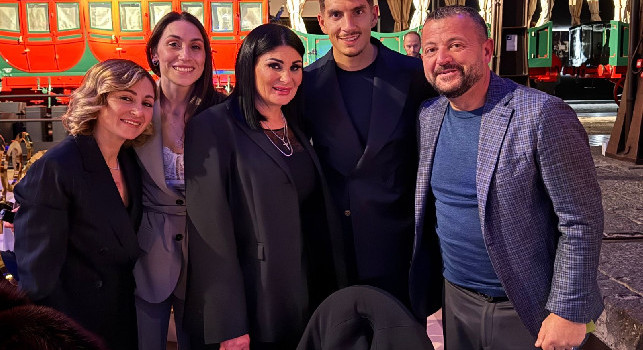 SSC Napoli, festa di Natale con dolci e panettoni della Pasticceria Poppella | FOTO