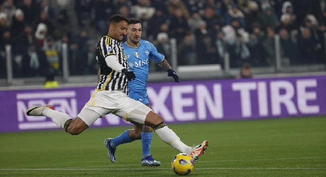 Napoli su Danilo, Gazzetta: la Juve vuole monetizzare, ecco quando se ne capirà di più