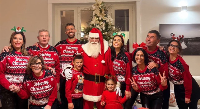 Primo Natale napoletano per Spinazzola con la sua famiglia: spunta anche Babbo Natale | FOTO