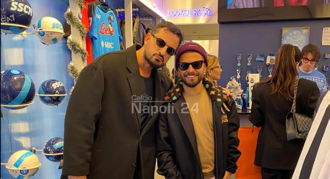 Un ex azzurro a fare acquisti nello store del Napoli: lo riconoscete? | FOTO CN24