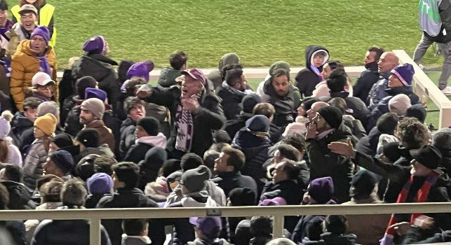 Vergogna al Franchi: tifoso azzurro insultato in tribuna dopo il gol di Neres, costretto a cambiare posto | FOTO