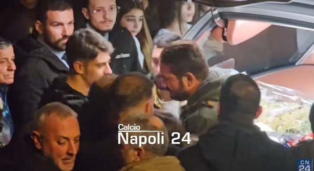 Funerale Daniele, presente anche Edo De Laurentiis: il saluto alla famiglia | VIDEO CN24