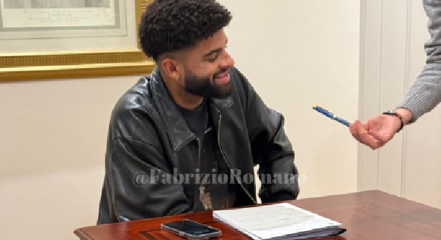 Romano annuncia: Philip Billing ha appena firmato il suo contratto come giocatore del Napoli | FOTO