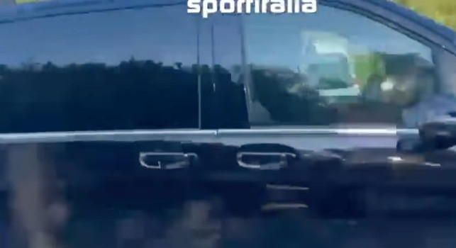 Sportitalia - Kvaratskhelia lascia Castel Volturno, il georgiano va via in van | VIDEO