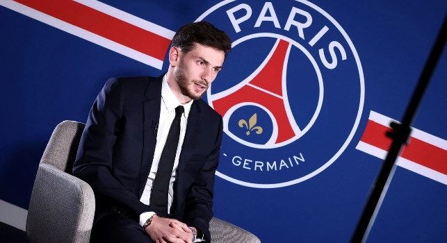 Primo giorno di Kvaratskhelia al Paris Saint Germain: visite mediche, shooting e tour in sede | VIDEO